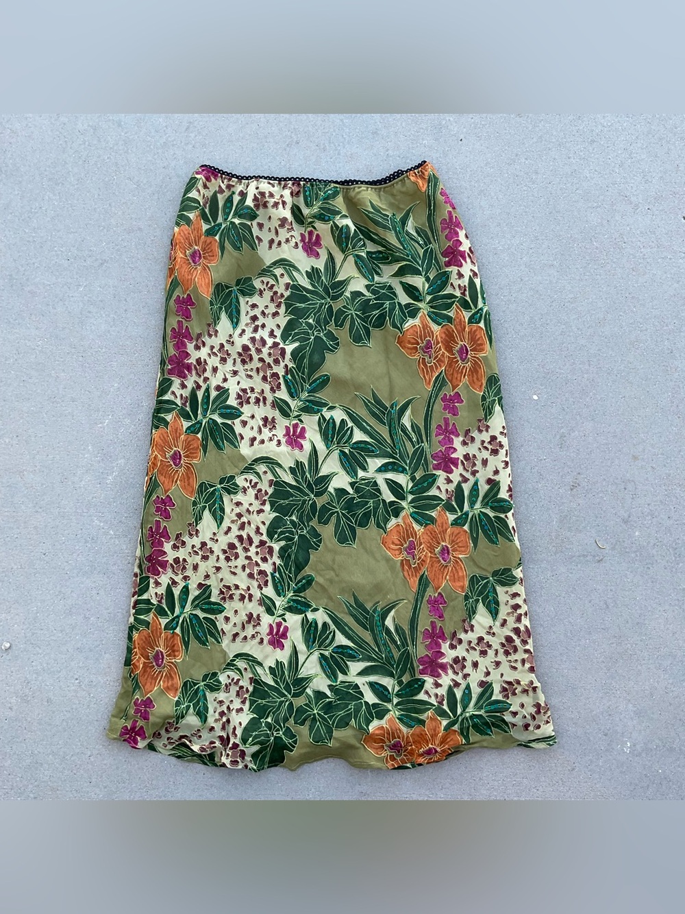 Vintage Requirements Green floral maxi skirt with sequin details Size M